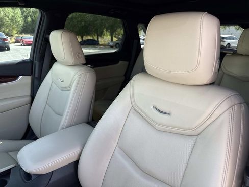 Used 2017 Cadillac XT5 Premium Luxury FWD image 21