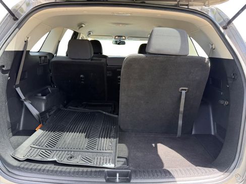 Used 2019 Kia Sorento AWD w/ LX Convenience Package image 4