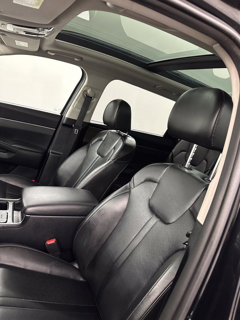 Used 2022 Kia Sorento S w/ Panoramic Sunroof Package AWD/4WD image 12
