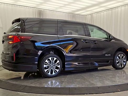 Used 2025 Honda Odyssey Elite image 7