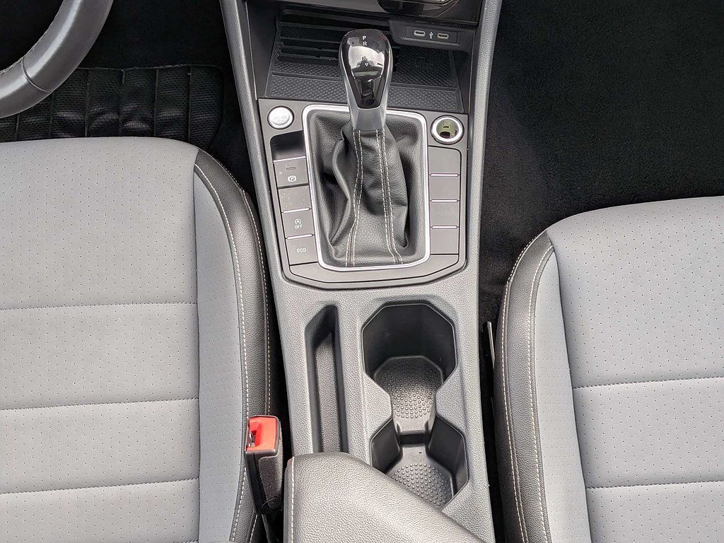 Used 2025 Volkswagen Jetta SE FWD image 13