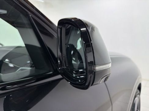 Used 2026 BMW X7 xDrive40i w/ Executive Package image 30