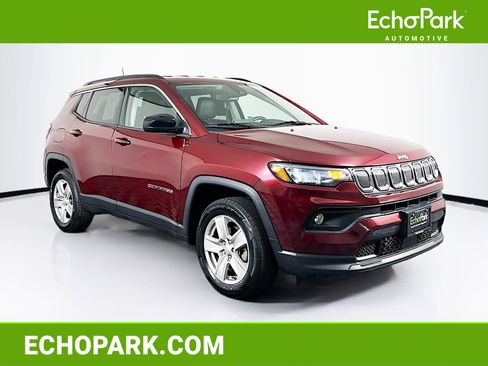 Used 2022 Jeep Compass Latitude image 1
