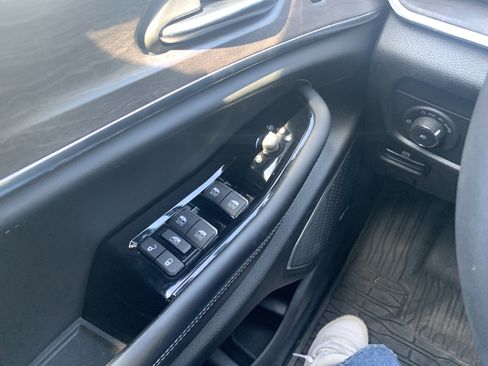 Used 2023 Jeep Grand Cherokee L Overland RWD image 14