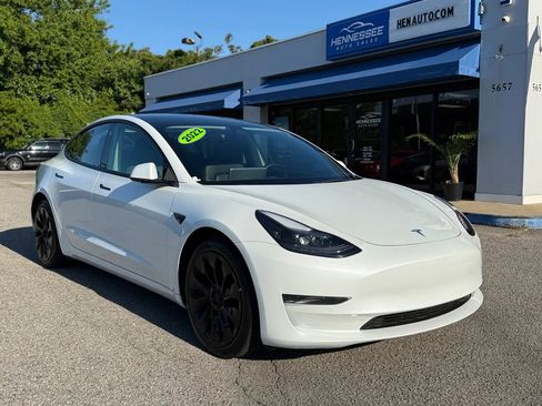 Used 2022 Tesla Model 3 Standard Range RWD image 19