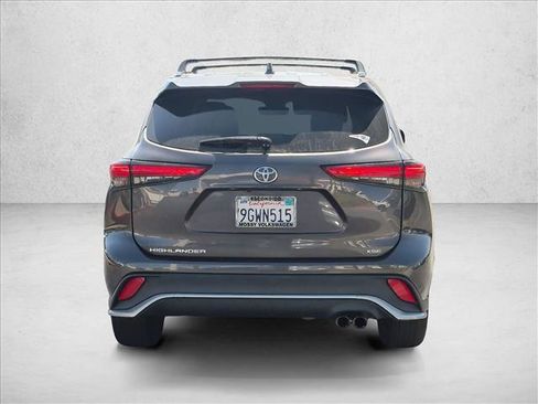 Used 2021 Toyota Highlander XSE FWD image 6