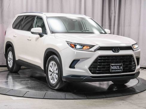 Used 2024 Toyota Grand Highlander FWD image 5