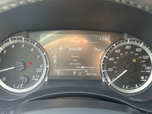 Used 2023 Toyota Highlander LE FWD image 12