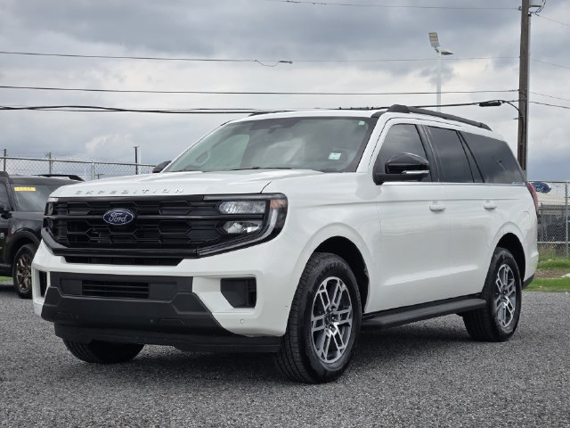 Certified 2025 Ford Expedition Active RWD image 3