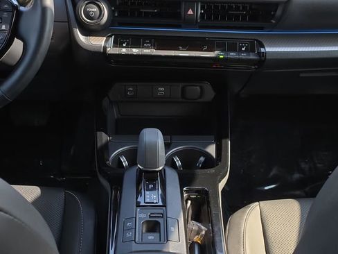Used 2025 Toyota Prius XLE FWD image 20