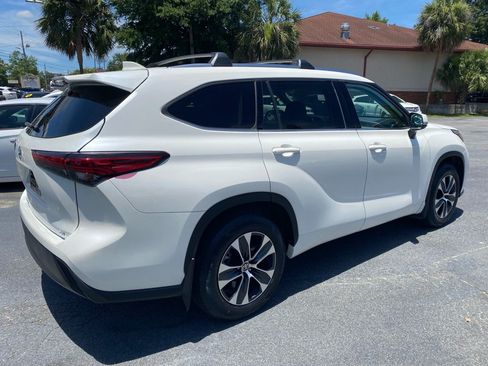 Used 2020 Toyota Highlander XLE FWD image 7