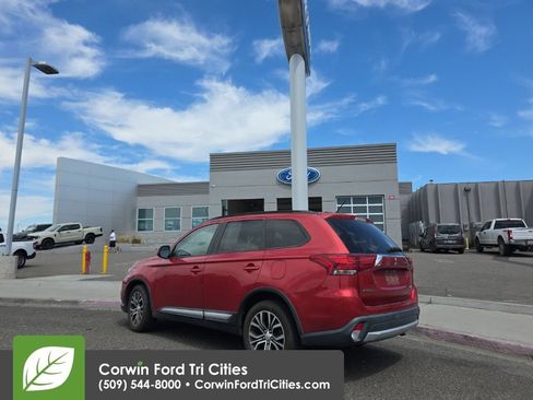 Used 2016 Mitsubishi Outlander SEL AWD/4WD image 2