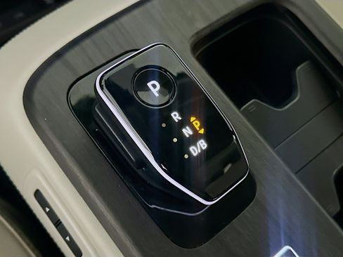 Used 2023 Nissan Ariya FWD image 24