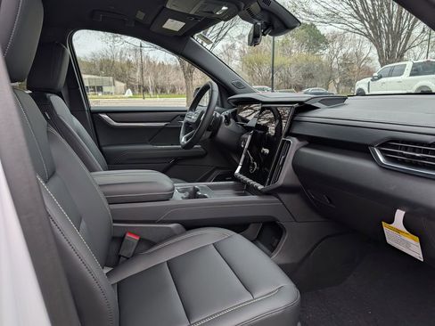 New 2026 GMC Acadia Elevation w/ Elevation Premium Package AWD/4WD image 23