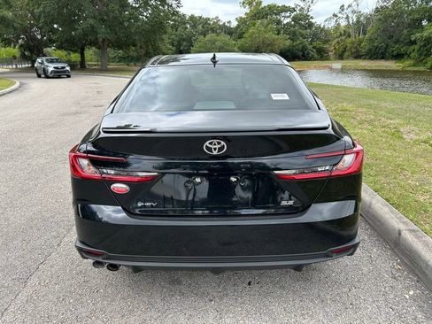 Used 2025 Toyota Camry SE image 4