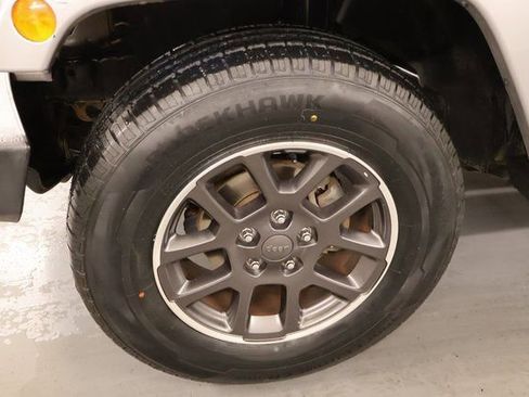 Used 2018 Jeep Wrangler Unlimited Sahara image 7