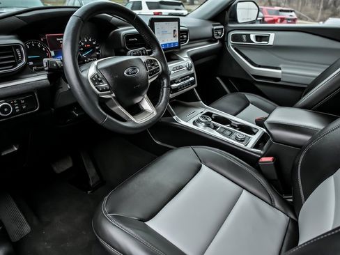 Used 2023 Ford Explorer XLT w/ Equipment Group 202A image 14