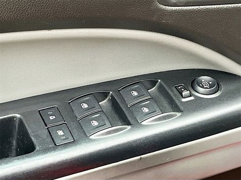 Used 2015 Chevrolet Colorado LT image 16