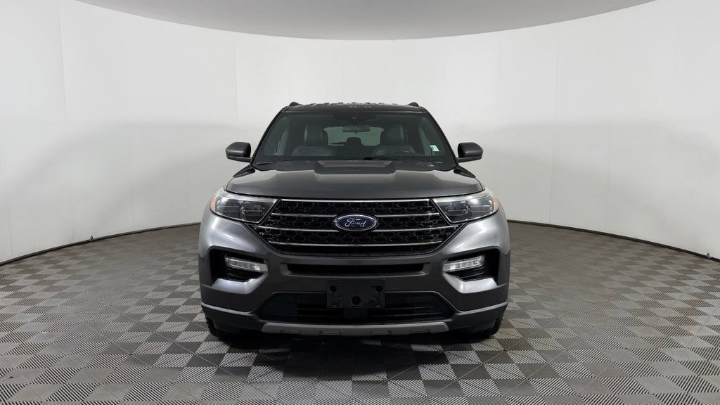 Used 2020 Ford Explorer XLT w/ Equipment Group 202A AWD/4WD image 2