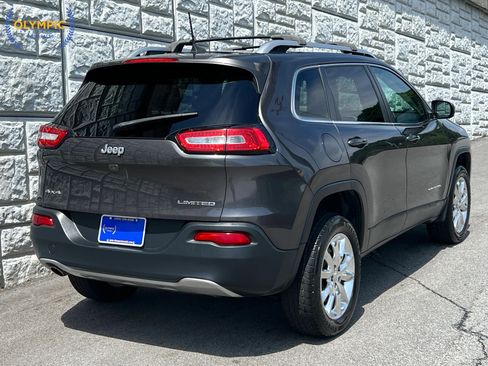 Used 2016 Jeep Cherokee Limited w/ Luxury Group AWD/4WD image 6