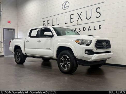 Used 2019 Toyota Tacoma TRD Sport w/ Technology Package image 2