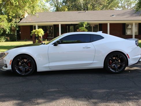 Used 2019 Chevrolet Camaro SS image 2