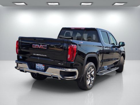 Used 2023 GMC Sierra 1500 SLT w/ SLT Premium Package AWD/4WD image 4