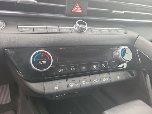 Used 2025 Hyundai Elantra SEL FWD image 26