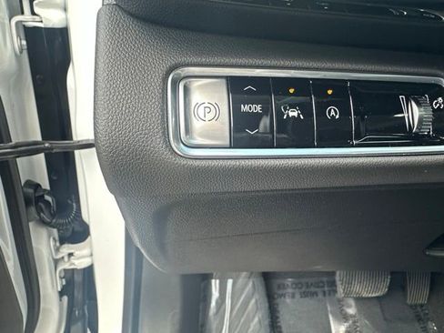 Used 2025 Buick Envision Preferred AWD/4WD image 33