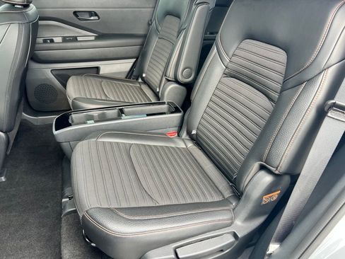 Used 2024 Nissan Pathfinder Rock Creek image 13