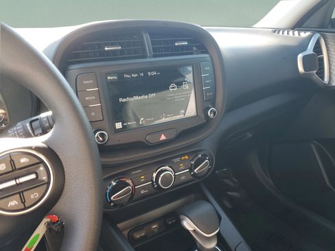 Certified 2025 Kia Soul LX image 23
