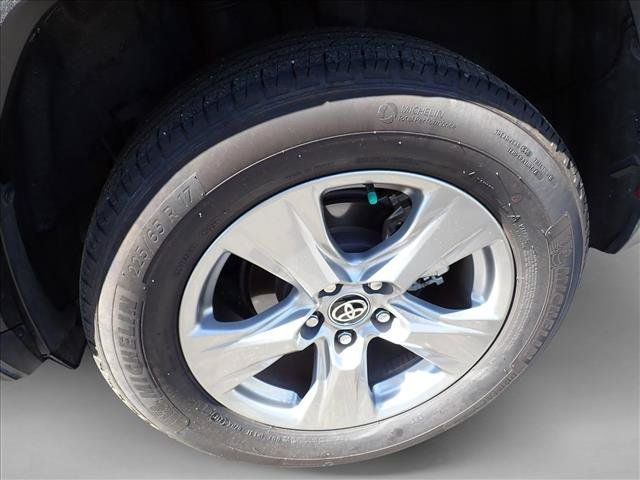 Certified 2025 Toyota RAV4 XLE w/ Convenience Package FWD image 7