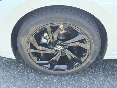 Used 2026 Volkswagen Jetta SE w/ Black Wheel Package FWD image 9
