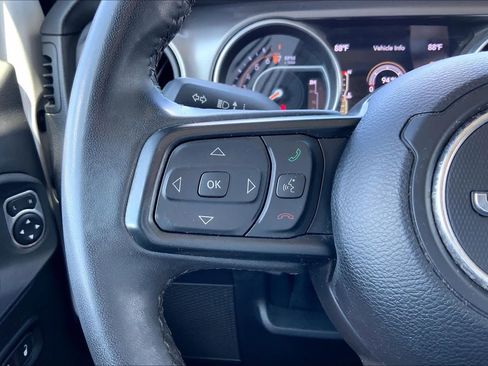 Used 2023 Jeep Gladiator Sport AWD/4WD image 23