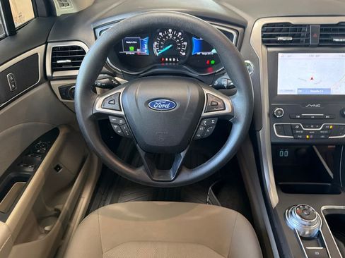 Used 2020 Ford Fusion SE FWD image 15