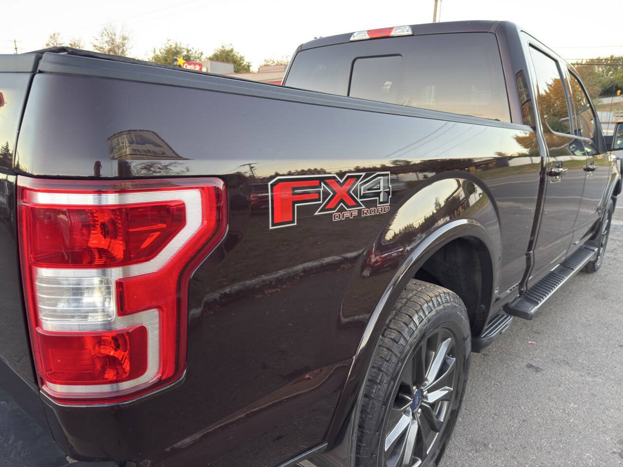 Used 2018 Ford F150 XLT w/ Equipment Group 302A Luxury AWD/4WD image 14