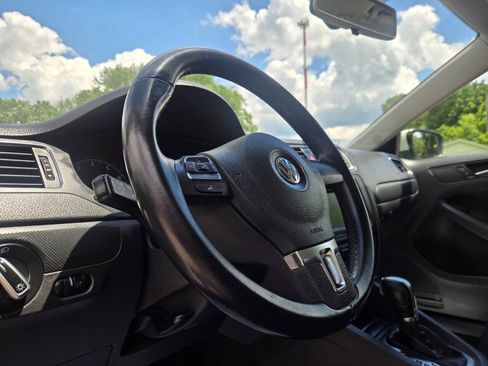 Used 2011 Volkswagen Jetta SE FWD image 20