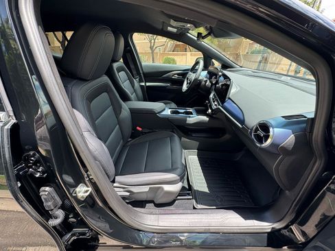 Used 2025 Chevrolet Equinox EV LT FWD image 30