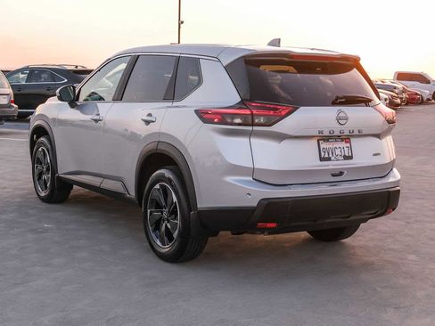 Used 2025 Nissan Rogue SV AWD/4WD image 6