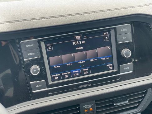 Certified 2023 Volkswagen Jetta SE w/ Panoramic Sunroof Package FWD image 18