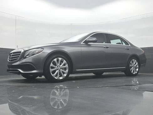 Used 2017 Mercedes-Benz E 300 4MATIC w/ Premium 1 Package image 29