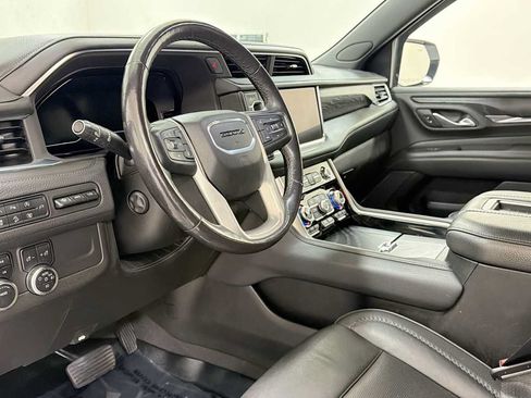 Used 2022 GMC Yukon XL Denali AWD/4WD image 12