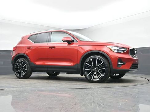 Used 2023 Volvo XC40 B5 Ultimate w/ Climate Package AWD/4WD image 38