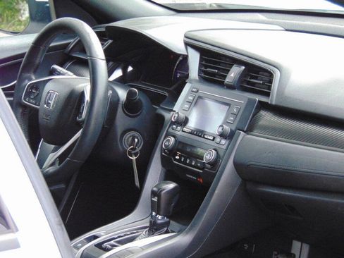 Used 2017 Honda Civic Sport image 18