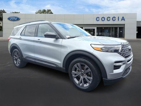 Certified 2023 Ford Explorer XLT w/ Equipment Group 202A AWD/4WD image 3