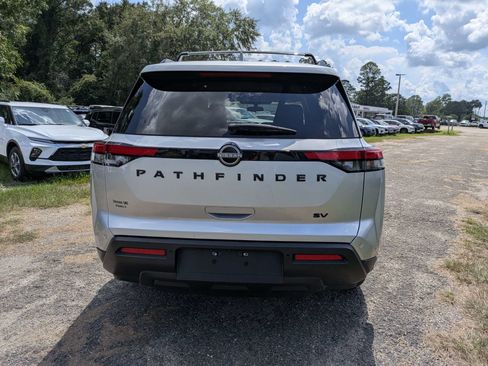 Used 2022 Nissan Pathfinder SV w/ SV Black Package FWD image 5