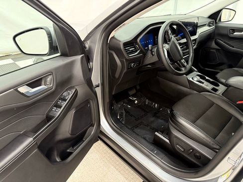 New 2024 Ford Escape SE image 30