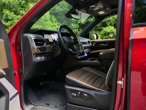 Used 2025 GMC Yukon Denali Ultimate AWD/4WD image 29
