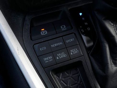 Used 2022 Toyota RAV4 XLE Premium image 59