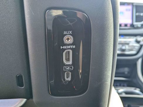 Used 2023 Chrysler Pacifica Limited w/ Uconnect Theater Family Group AWD/4WD image 14